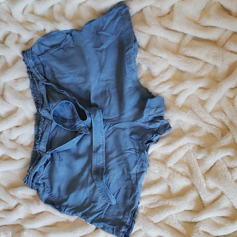 Lauren Conrad light blue shorts. XL, stretch waist with pockets
